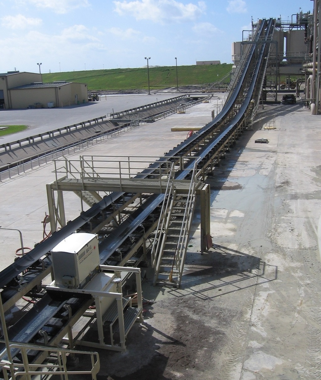 Phosphate cross belt analyzer over conveyor